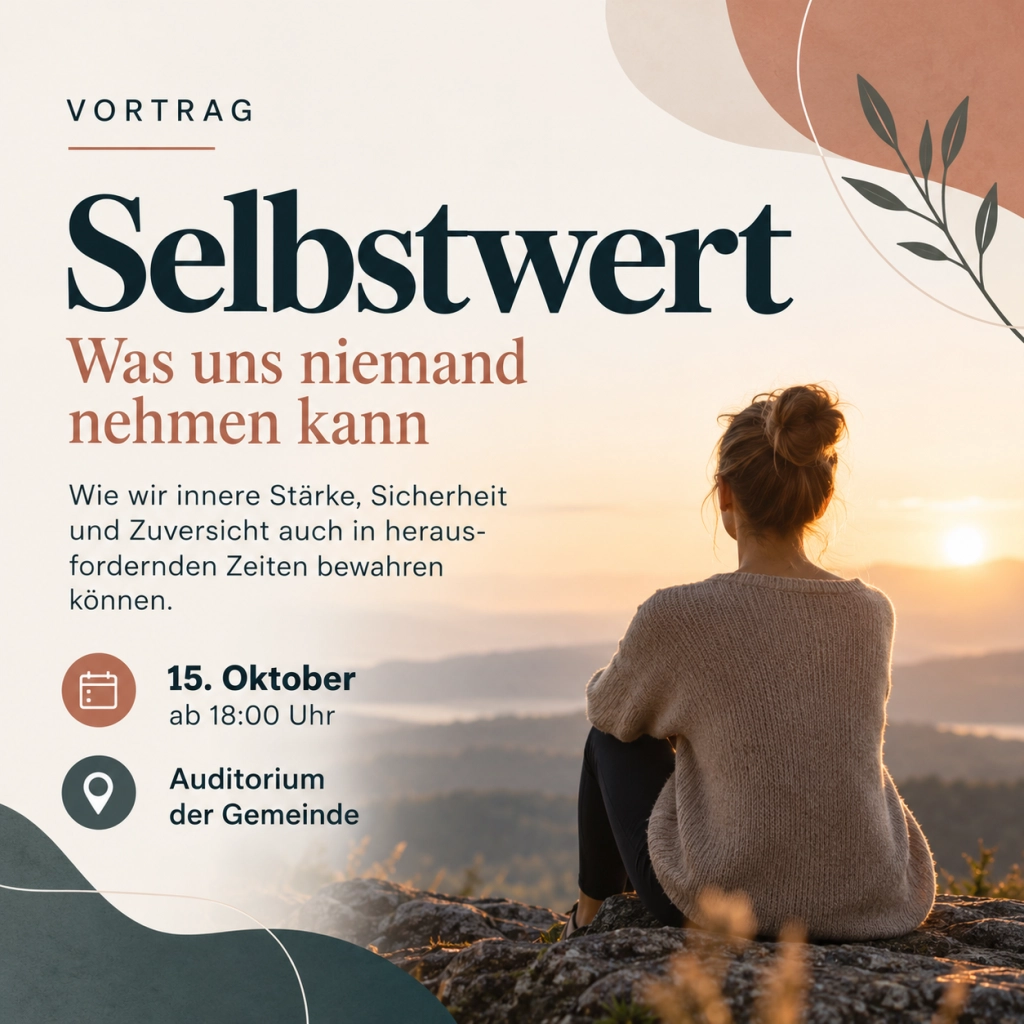 Selbstwert Vortrag mit Frau blickt auf Sonnenuntergang über Berglandschaft